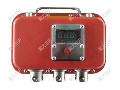 YHY60（C）礦用本安型數(shù)字壓力計